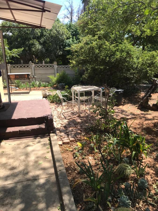 Appartamento Tranquility In Klein Karoo Oudtshoorn Esterno foto