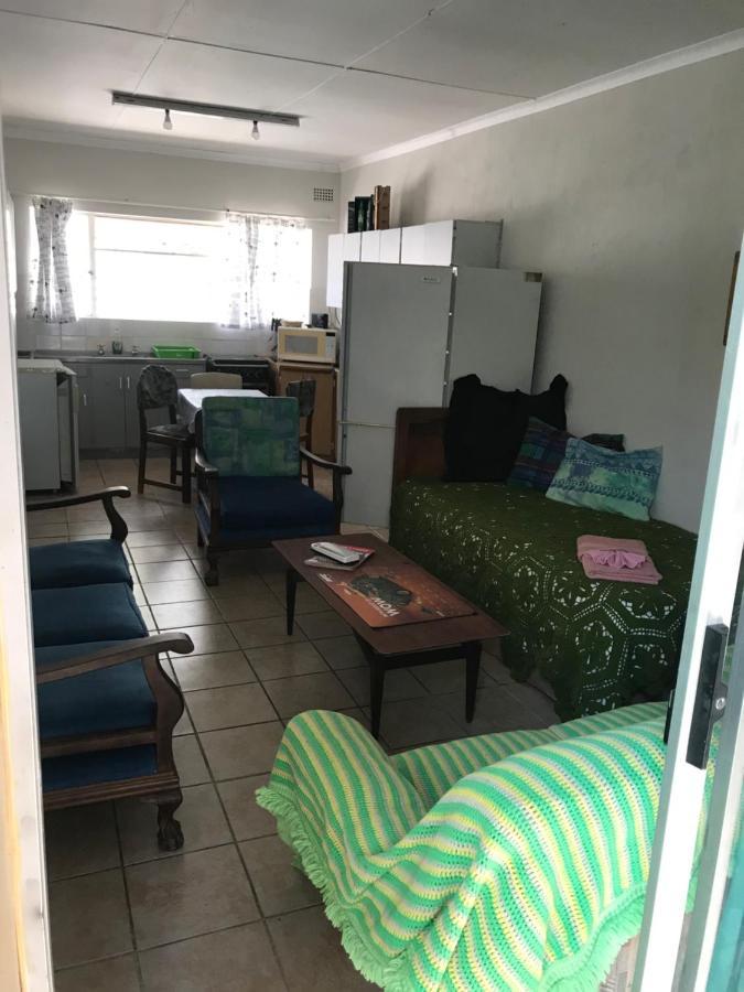 Appartamento Tranquility In Klein Karoo Oudtshoorn Esterno foto