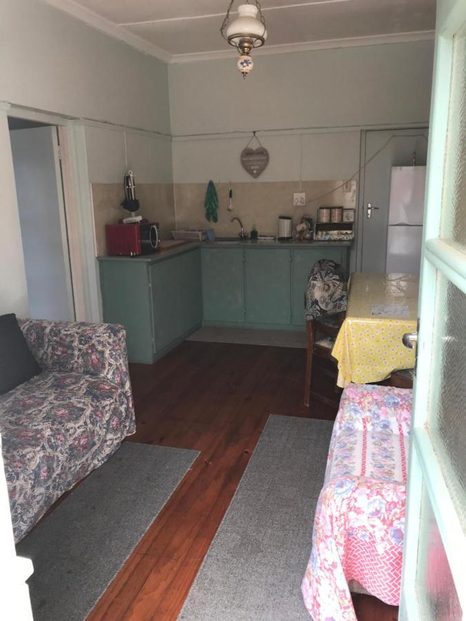 Appartamento Tranquility In Klein Karoo Oudtshoorn Esterno foto
