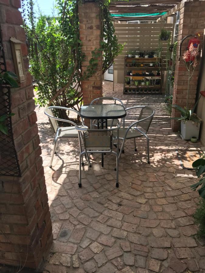 Appartamento Tranquility In Klein Karoo Oudtshoorn Esterno foto